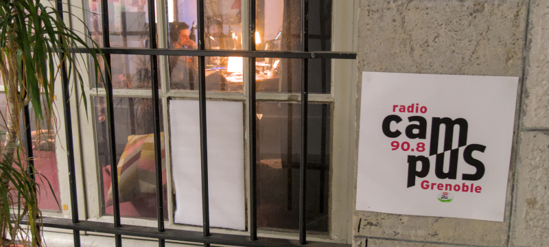 Logo an der Außenwand des Studios. Foto: Radio Corax